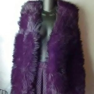 Si Style Dot Com size medium black faux fur vest